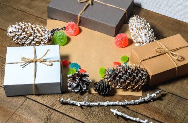 Hediyeler, koniler, şekerler ve Marmelatlar, boş kutuları