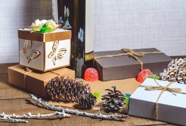 Hediyeler, koniler, şekerler ve Marmelatlar, boş kutuları