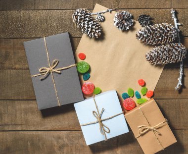 Hediyeler, koniler, şekerler ve Marmelatlar, boş kutuları