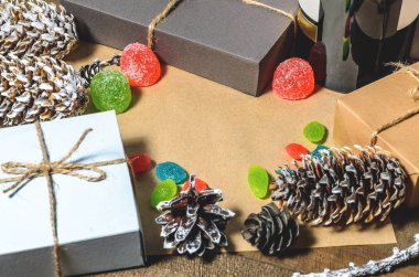 Hediyeler, koniler, şekerler ve Marmelatlar, boş kutuları 