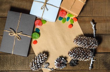 Hediyeler, koniler, şekerler ve Marmelatlar, boş kutuları