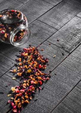 Ahşap kurullarında dökülen çay