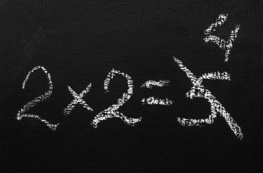 Bir kara tahta üzerinde matematiksel bir örnek