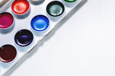 suluboya ve fırçalar