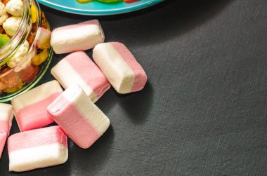 parlak renkli şeker