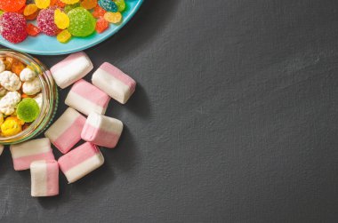 parlak renkli şeker