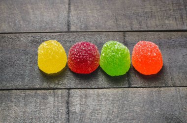 parlak renkli şeker