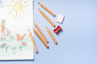 Çocuk çizim ve renk kalemler