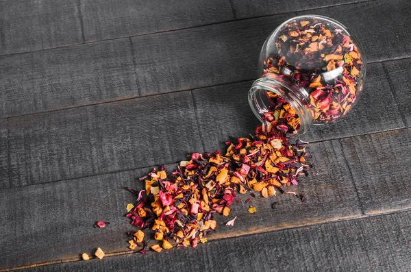 Ahşap kurullarında dökülen çay 