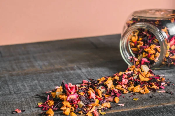 Ahşap kurullarında dökülen çay