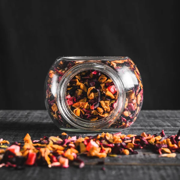 Ahşap kurullarında dökülen çay