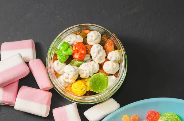 parlak renkli şeker