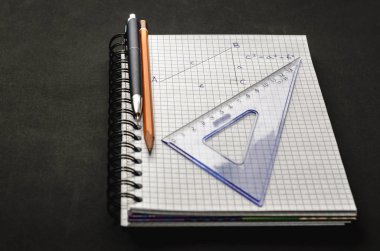 Formüller ve kalem ile Pisagor teoremi ile sayfa