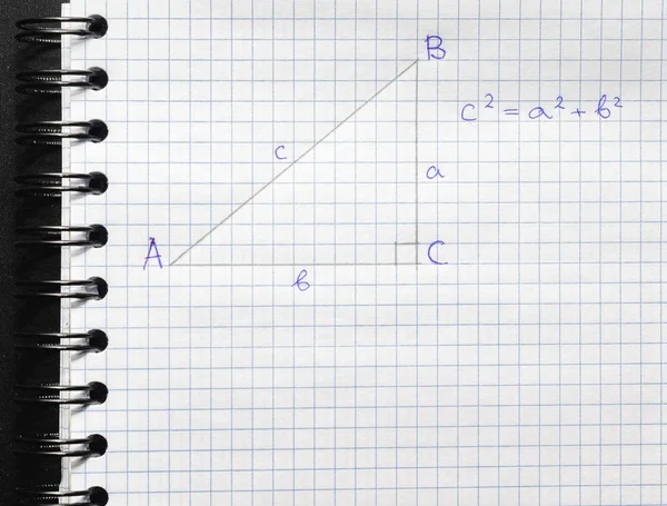 Página com fórmulas e o teorema de Pitágoras — Fotografia de Stock