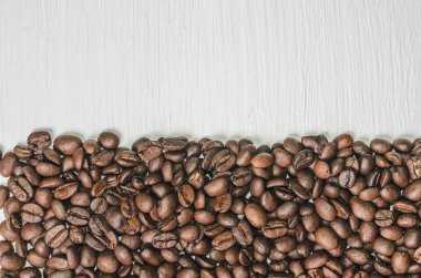 Çerçeve metin, beyaz arka plan en iyi görünüm için boş alan ile kahve çekirdekleri