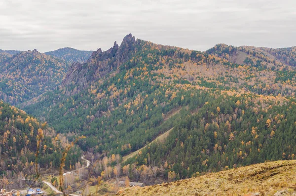 Paisaje Montaña Día Nublado Otoño Rusia Syberia — Foto de Stock