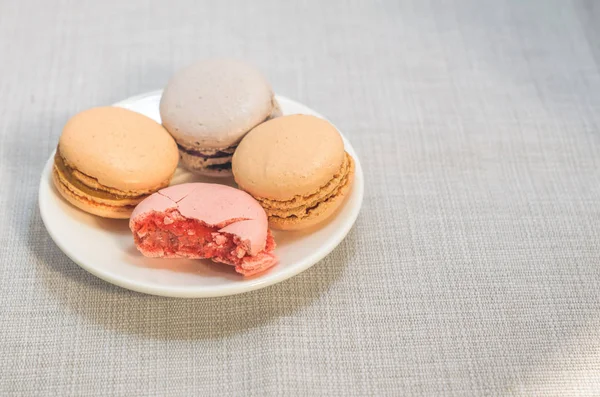 Gebeten Macaroon Taart Plaat Close — Stockfoto