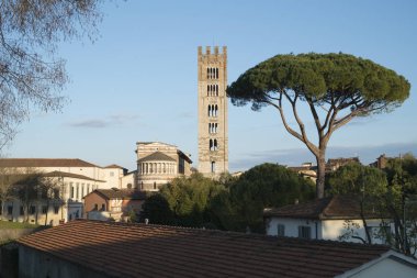Lucca kenti üzerinden Ortaçağ kale duvarları, İtalya