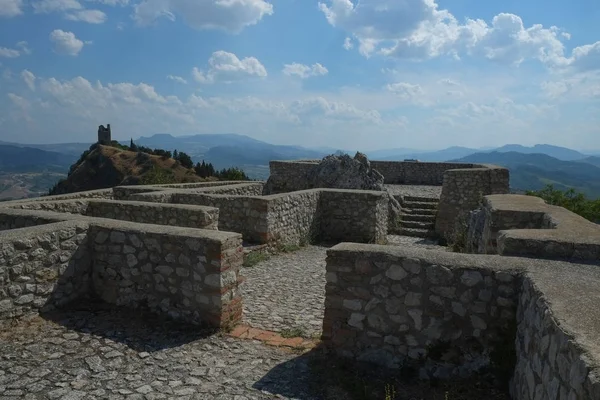 Средневековая крепость Торриана, Италия — стоковое фото