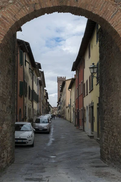 Montecarlo, Italië - februari 2018; Een straat in de city van Montecarlo, Italië — Stockfoto