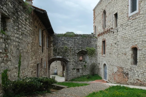 Średniowieczna twierdza w mieście Brescia, Włochy — Zdjęcie stockowe