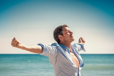 feetime mavi başarı adam