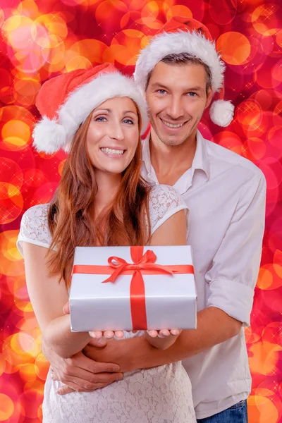 Divertida pareja de Navidad — Foto de Stock