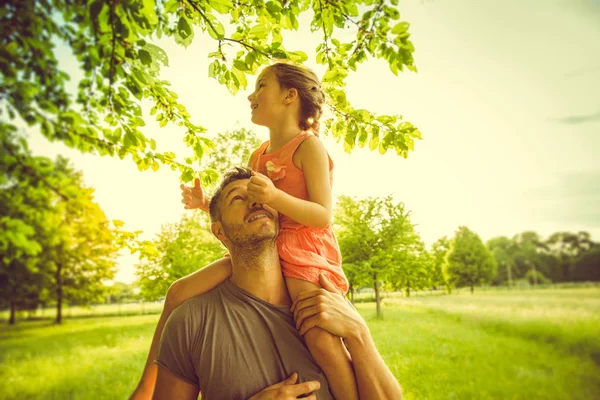 Fierté paternité avec fille — Photo