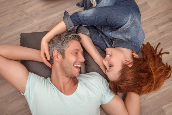 Happy new real estate couple — Stock Photo, Image