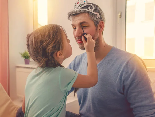 Beeing a little make-up artist — Stock Photo, Image