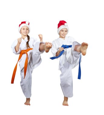 Kız ve erkek sporcular tekme bacak ileri dayak