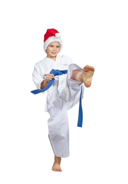 S modrým pásem a v čepici Santa Claus chlapec sportovec — Stock fotografie