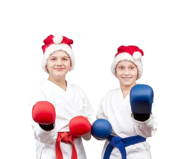 Chlapec a dívka s překryvy na ruce jsou v regálu karate — Stock fotografie