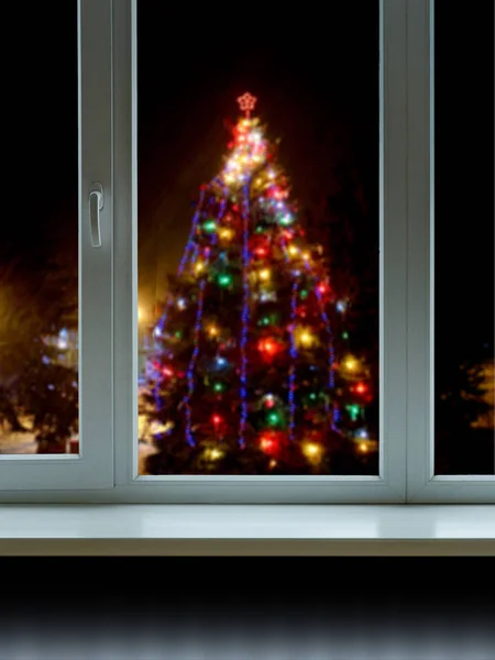 Christmas tree outside the window — Stock Photo, Image