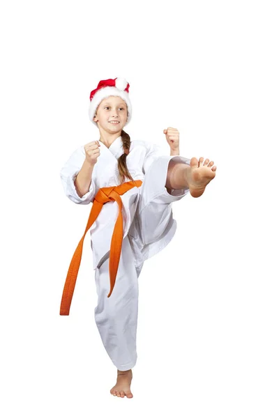Sportovkyně v čepici Santa Claus dopadne kop nohou — Stock fotografie