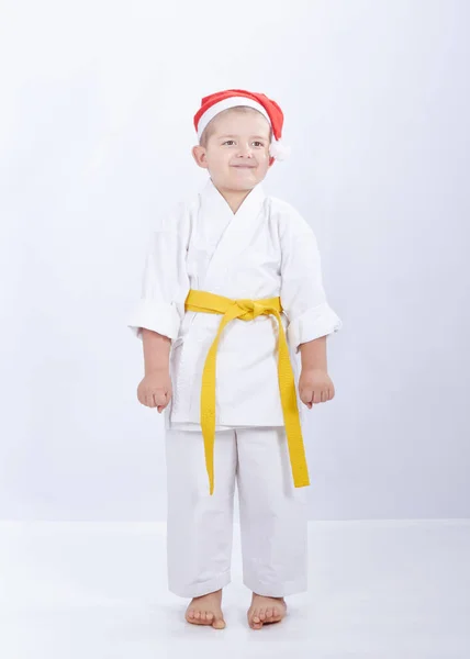 Deportista en karategi y gorra de Santa Claus — Foto de Stock