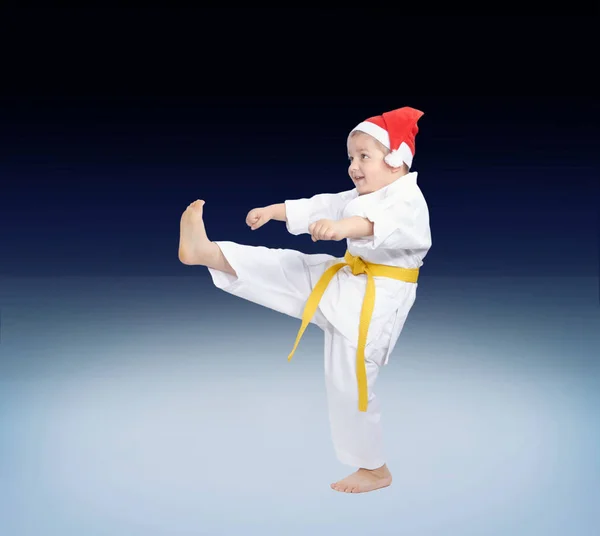 Boy beats a kick leg on a gradient background — Stock Photo, Image