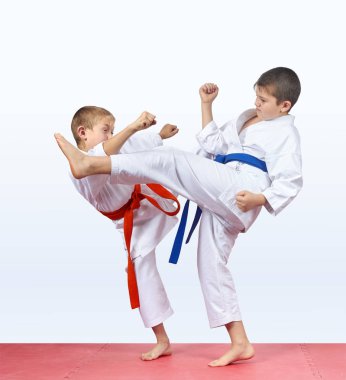 Tekme bacak arkadaşlar sporcular yetiştirmek