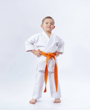 Küçük beyaz bir arka plan atlet karategi