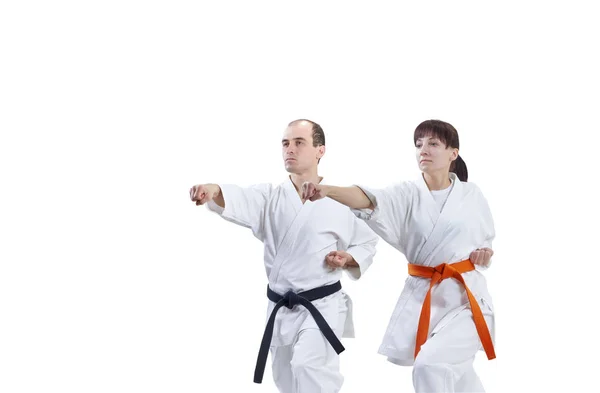 Dois atletas em karategi estão treinando braço de soco — Fotografia de Stock