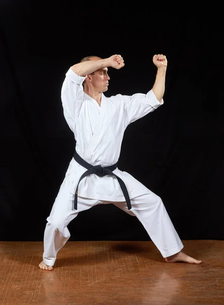 Sportoló képzés karate technikák — Stock Fotó