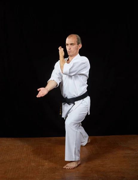 Fúj, és a blokk sportoló karategi Kaderov képzés — Stock Fotó