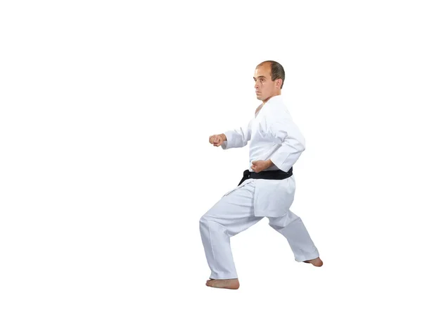 Atleta en karategi está entrenando la técnica de karate — Foto de Stock