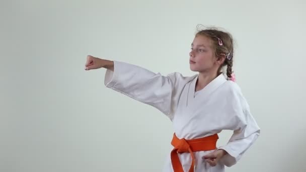 Blows hands trains girl with orange belt — Stock Video