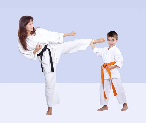 Mother and son are training kick in karategi — Stock Photo, Image