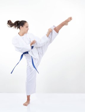 Karategi atlet ayak yener