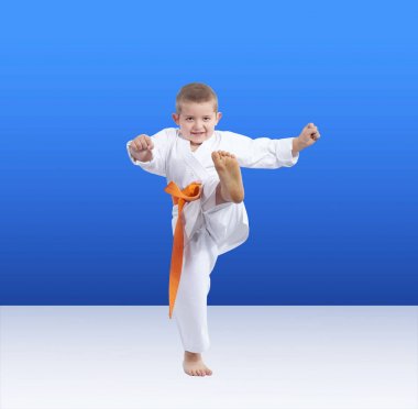 Tekme bacak atlet eğitiyor