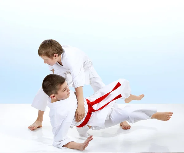 Sobre Fondo Claro Haciendo Lanzamientos Atletas Judo —  Fotos de Stock