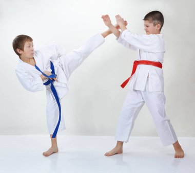 Eğitimli Çocuk tekme bacak ve blok