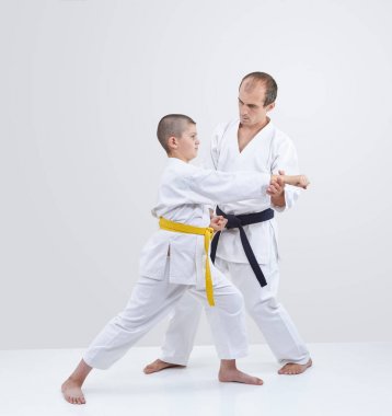 Koç ile sarı kuşak sporcu ayarlar